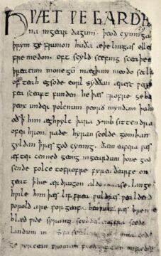 Первая страница рукописи «Беовульф» (XI век)